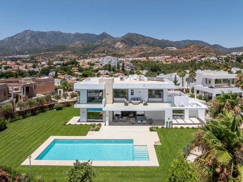Villa for sale in Rio Real, Marbella East