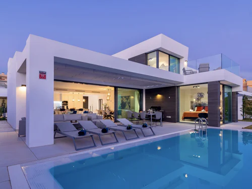 Villa con vistas al mar, piscina privada y jardín en Calahonda