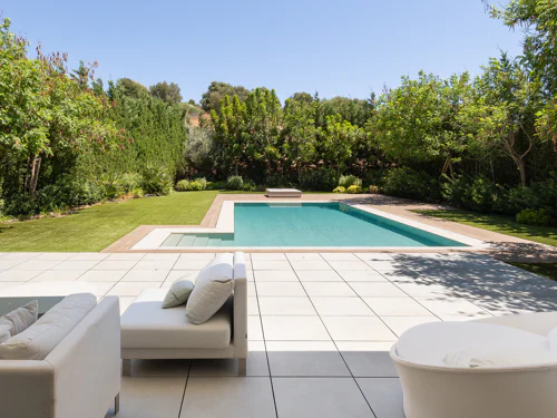 Villa for sale in El Paraiso, Estepona East