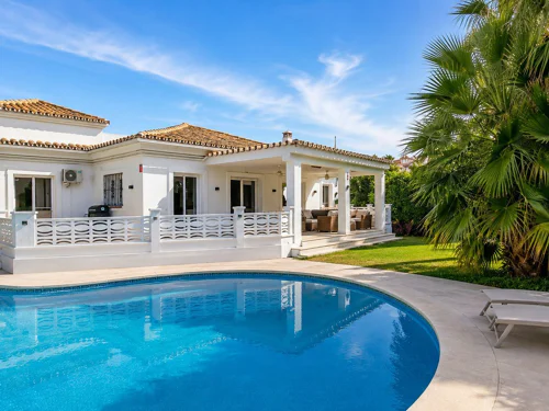 Villa for sale in Las Chapas, Marbella East