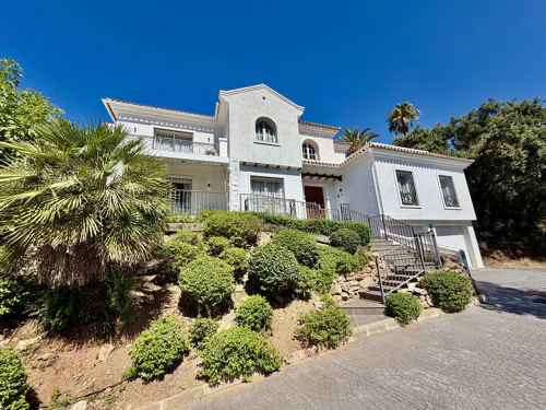 Villa for sale in El Rosario, Marbella East
