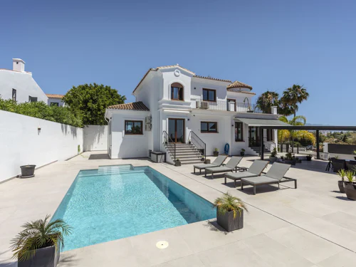 Villa for sale in Estepona