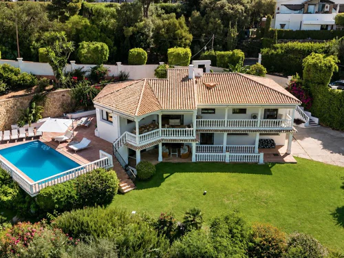 Villa for sale in El Rosario, Marbella East