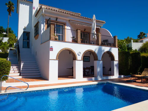 Villa for sale in El Padron, Estepona East