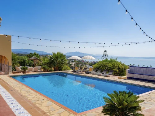 Villa for sale in Estepona