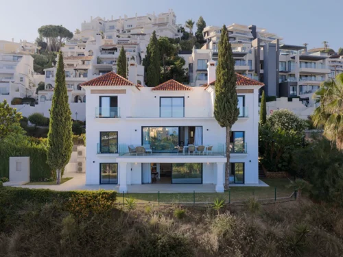 Villa for sale in Benahavis