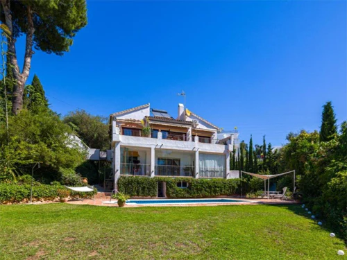 Villa for sale in El Rosario, Marbella East