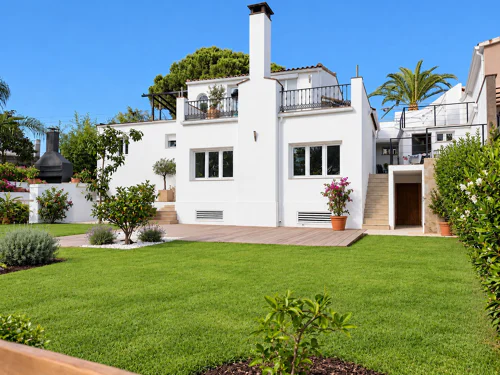Villa for sale in El Rosario, Marbella East