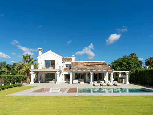 Villa for sale in El Rosario, Marbella East