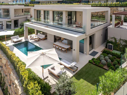 Villa for sale in Benahavis