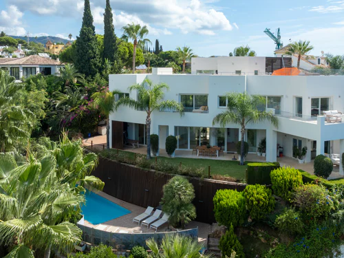 Villa for sale in El Rosario, Marbella East