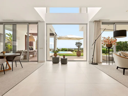 Villa for sale in Santa Clara, Marbella East