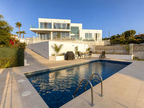 Villa for sale in Estepona