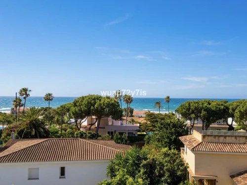 Penthouse for sale in Elviria, Marbella East