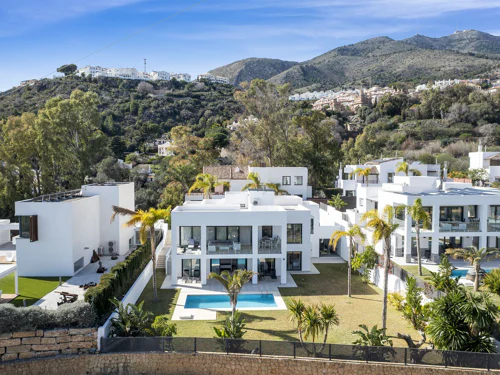 Villa for sale in Torremuelle, Benalmadena
