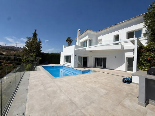 Villa for sale in Benahavis