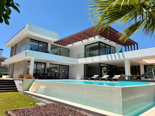 Villa for sale in New Golden Mile, Estepona East