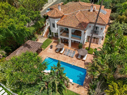 Villa for sale in El Rosario, Marbella East