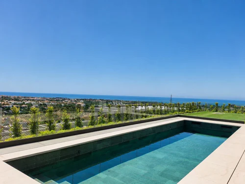 Villa for sale in Benahavis