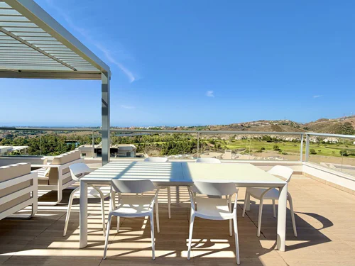 Penthouse for sale in Los Arqueros, Benahavis