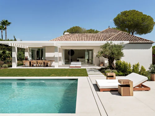 Villa for sale in El Paraiso, Estepona East