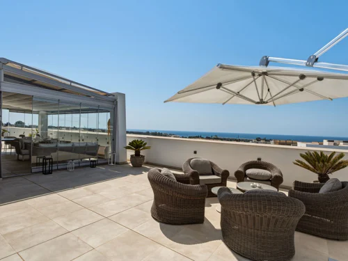 Penthouse for sale in Selwo, Estepona East