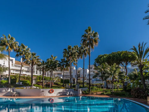 Penthouse for sale in Elviria, Marbella East