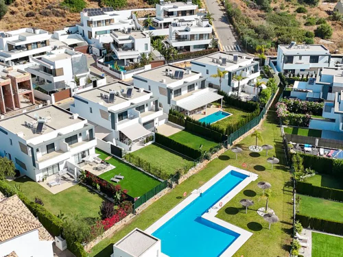 Semi Detached House for sale in Selwo, Estepona East