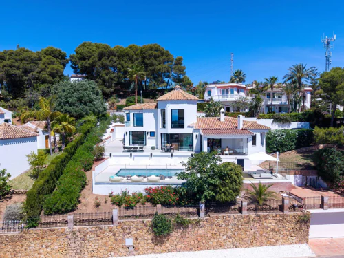 Villa for sale in Hacienda las Chapas, Marbella East