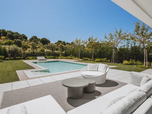Villa for sale in New Golden Mile, Estepona East