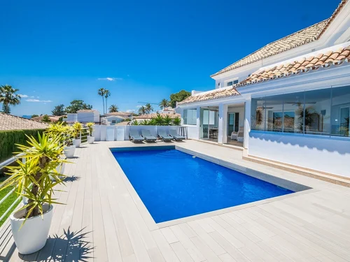 Villa for sale in Estepona