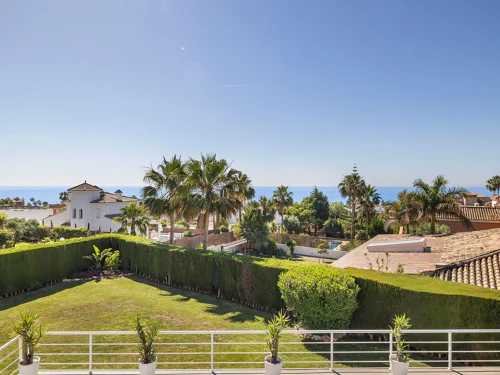 Villa for sale in Estepona