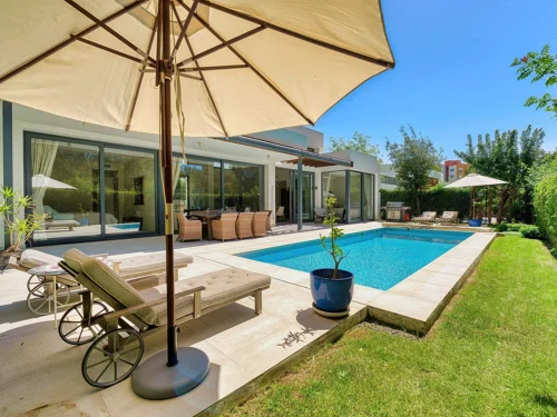 Villa for sale in Estepona