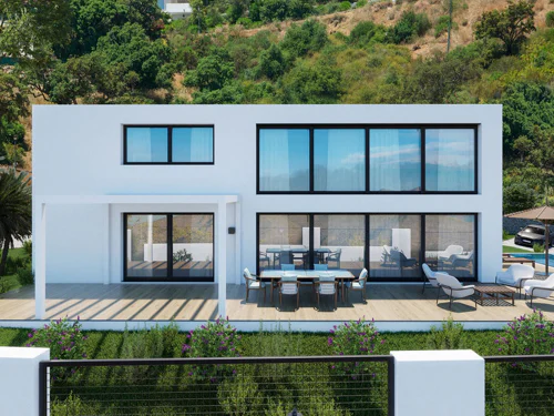 Villa for sale in La Mairena, Marbella East