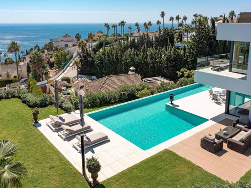 Villa for sale in Manilva