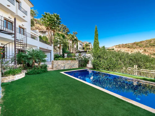 Villa for sale in Benahavis