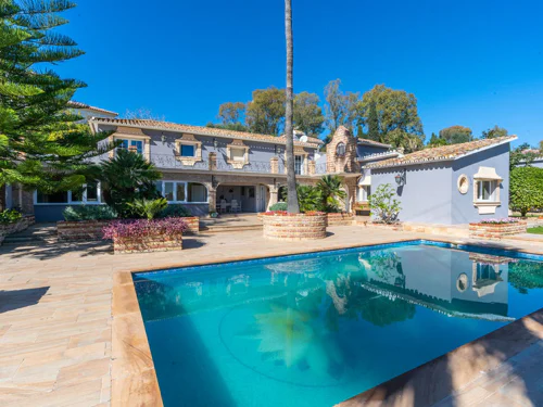 Villa for sale in Benahavis
