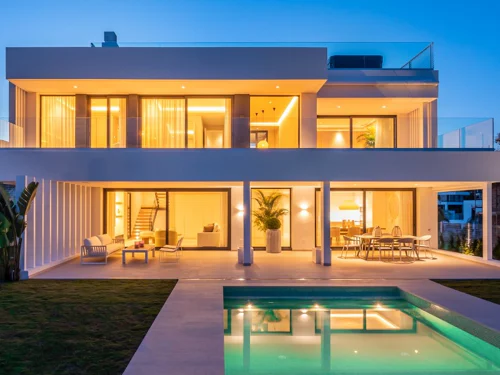 Villa for sale in New Golden Mile, Estepona East