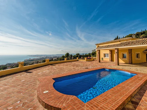 Villa for sale in Benalmadena
