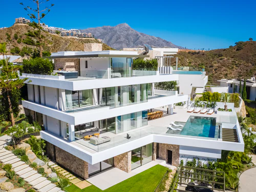 STATE OF THE ART FRONTLINE GOLF VILLA WITH BREATHTAKING VIEWS