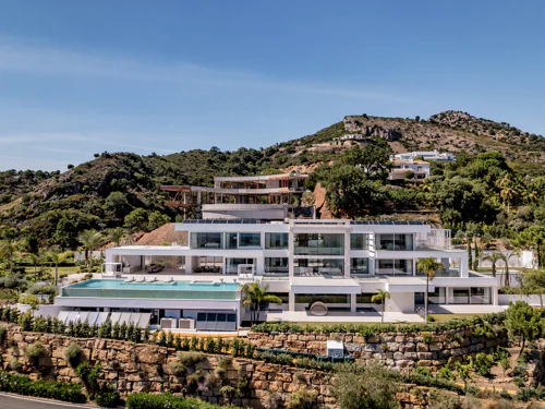 Villa for sale in Benahavis