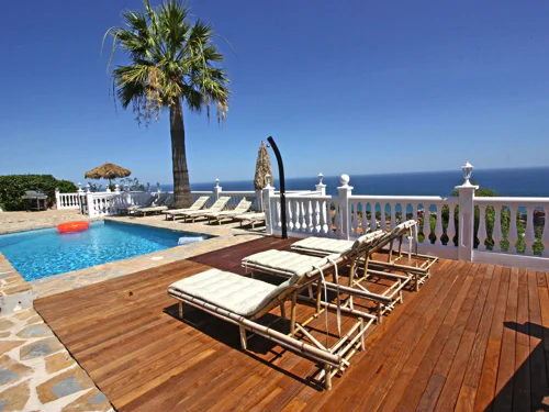 Villa for sale in Benalmadena