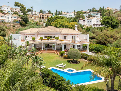 Villa for sale in El Paraiso, Estepona East