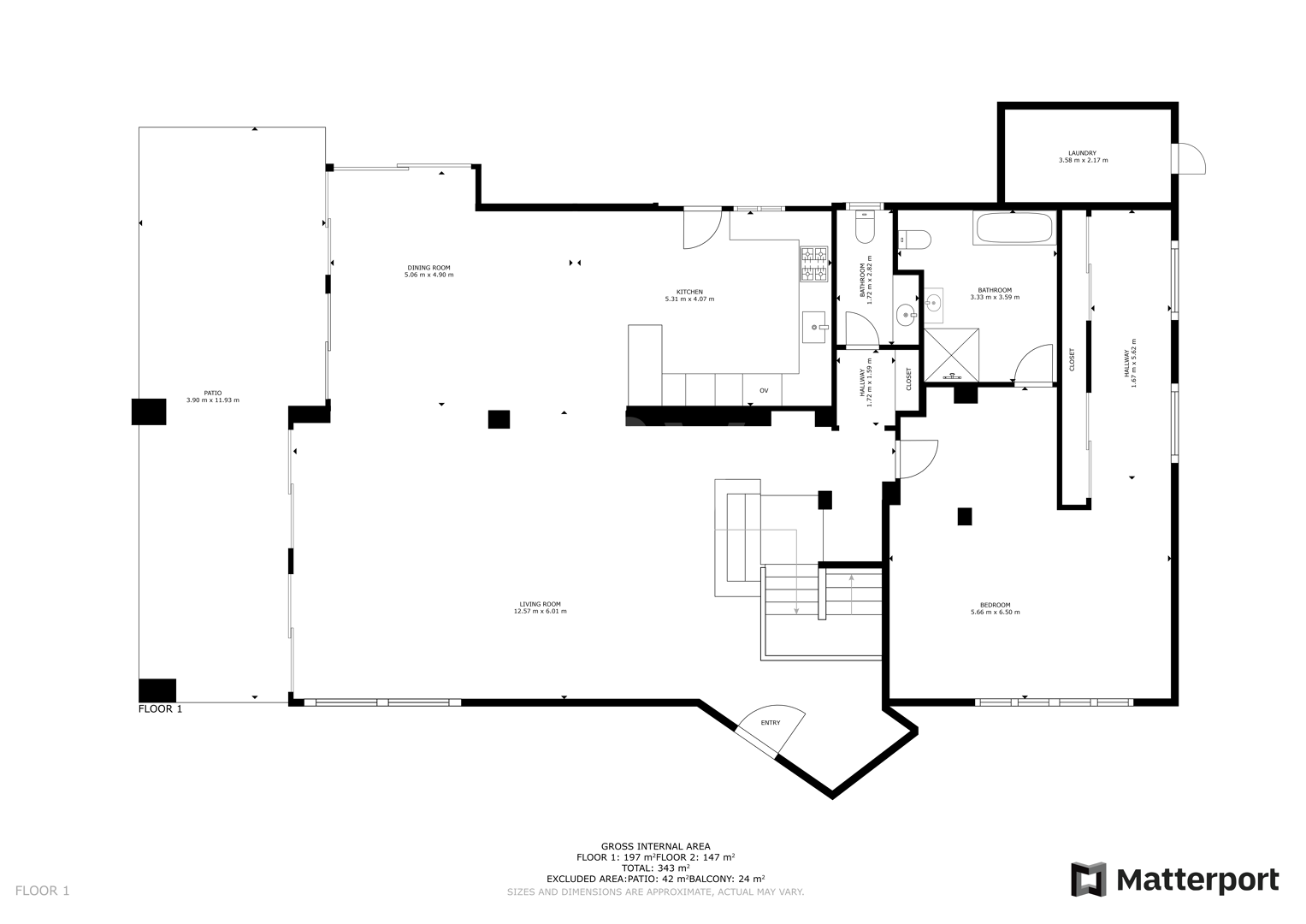 Villa elegante con piscina, jardín tropical y atractivo urbano