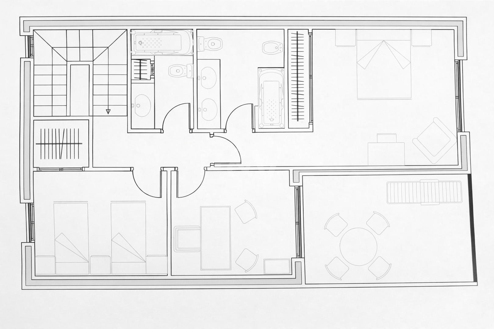 Andalusiska Townhouse i Benahavís Centre med Mountain Views & Investment Appeal