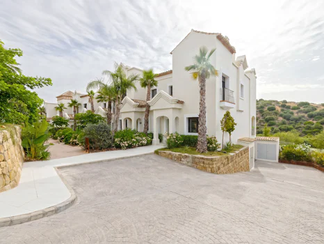 3 Bedroom Townhouses in Estepona – Ready to move in