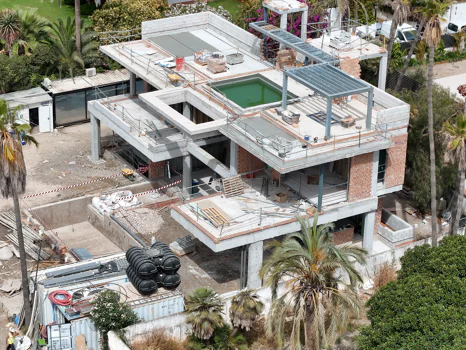 Impressive contemporary villas in Cortijo Blanco, next to Puerto Banús · Under construction!
