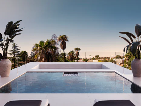 Impressive contemporary villas in Cortijo Blanco, next to Puerto Banús · Under construction!