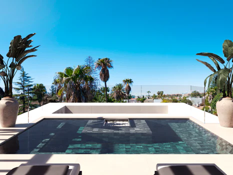 Impressive contemporary villas in Cortijo Blanco, next to Puerto Banús · Under construction!