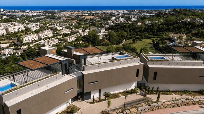 Fantastic complex of 3 and 4 bedroom apartments with panoramic sea views over the Golf Valley